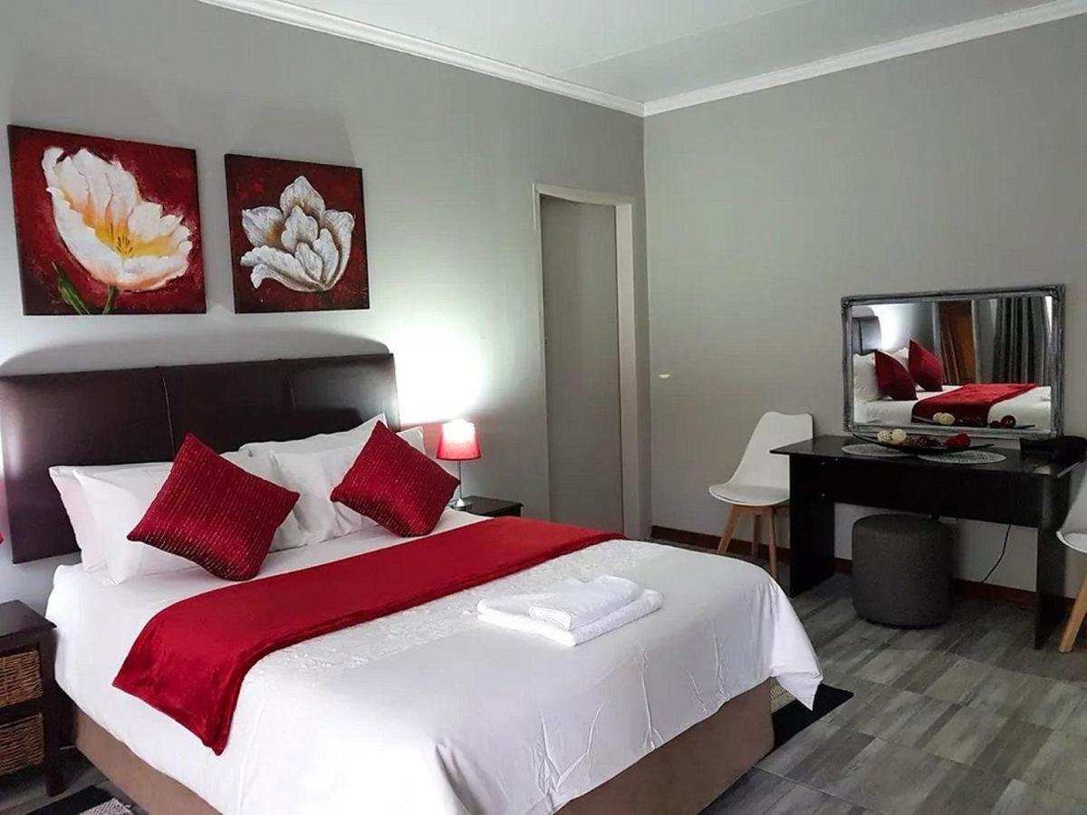 Gemstone Guest House Klerksdorp Extérieur photo