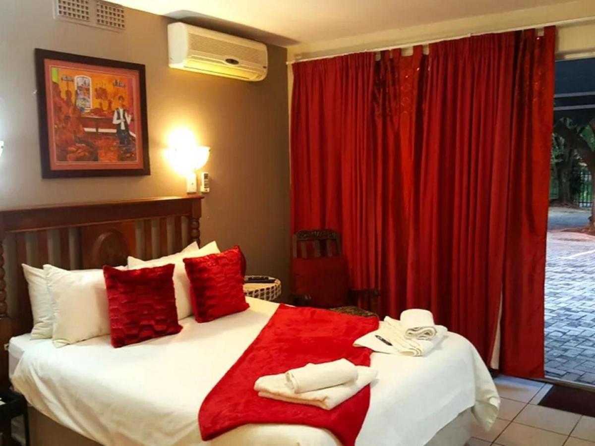 Gemstone Guest House Klerksdorp Extérieur photo