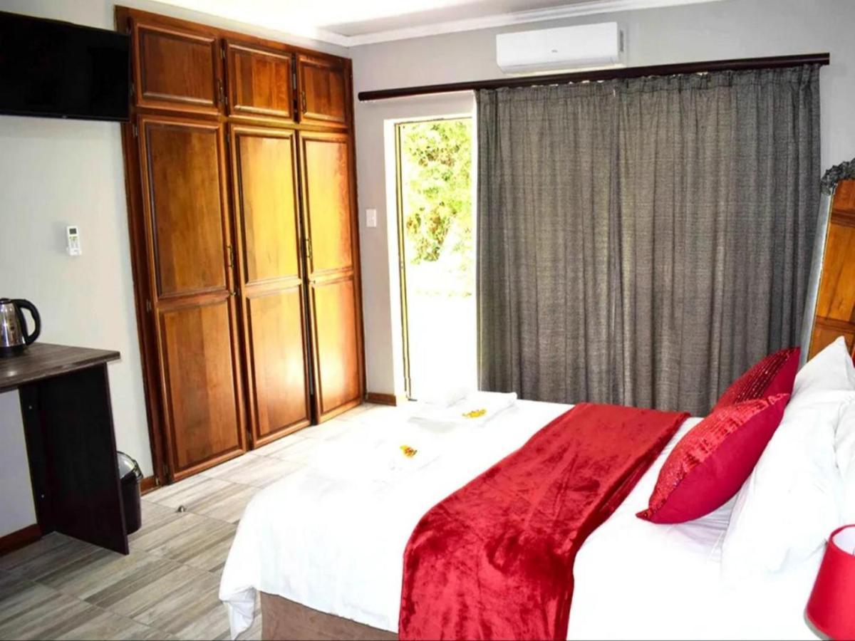 Gemstone Guest House Klerksdorp Extérieur photo