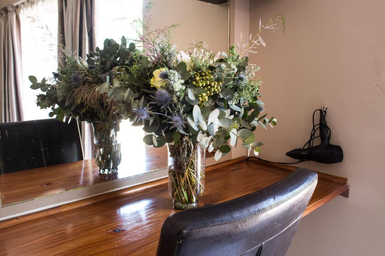 Gemstone Guest House Klerksdorp Extérieur photo