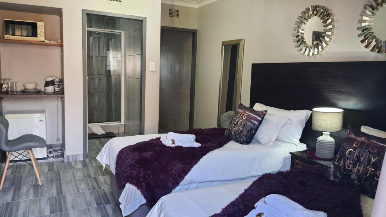 Gemstone Guest House Klerksdorp Extérieur photo
