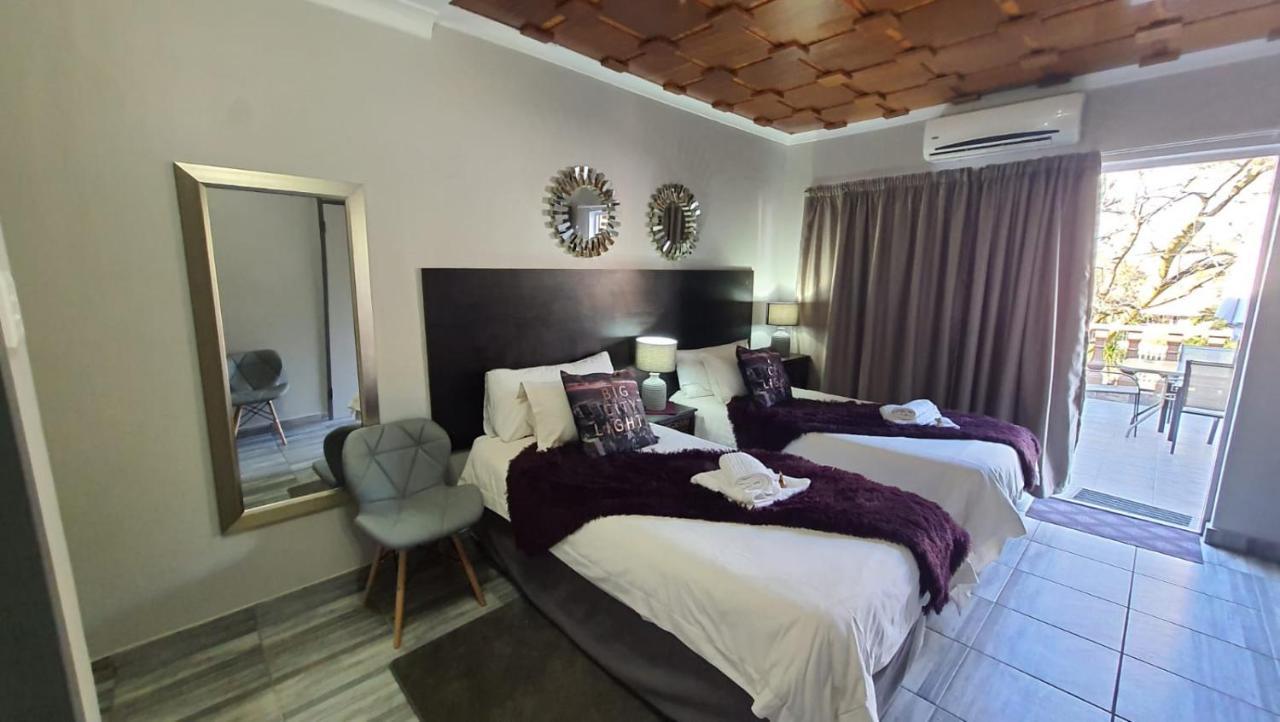 Gemstone Guest House Klerksdorp Extérieur photo