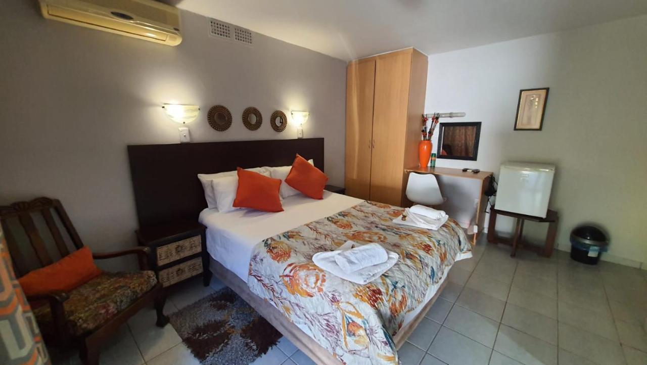 Gemstone Guest House Klerksdorp Extérieur photo
