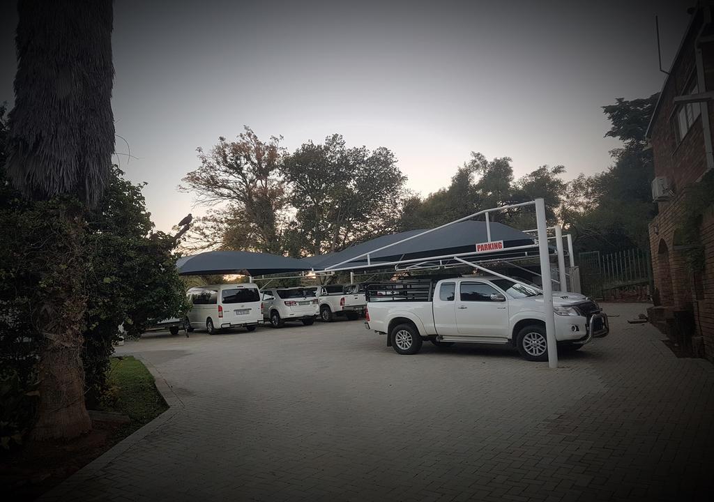 Gemstone Guest House Klerksdorp Extérieur photo