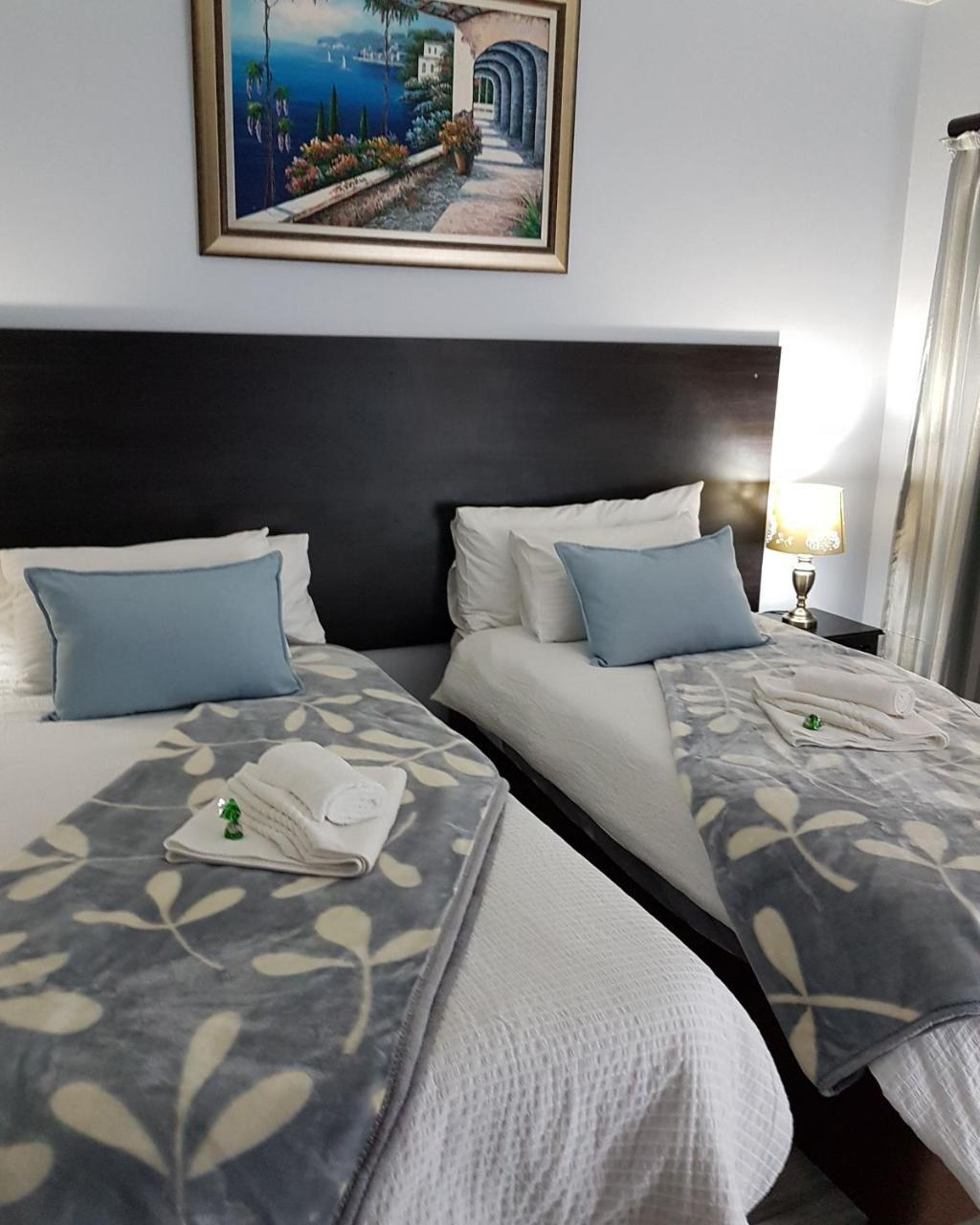 Gemstone Guest House Klerksdorp Extérieur photo