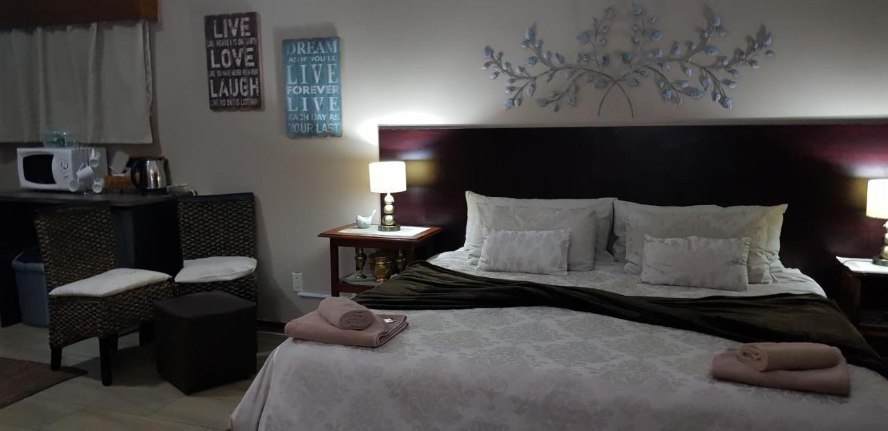 Gemstone Guest House Klerksdorp Extérieur photo