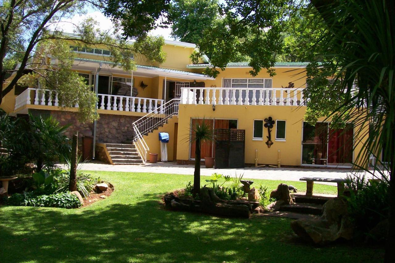 Gemstone Guest House Klerksdorp Extérieur photo