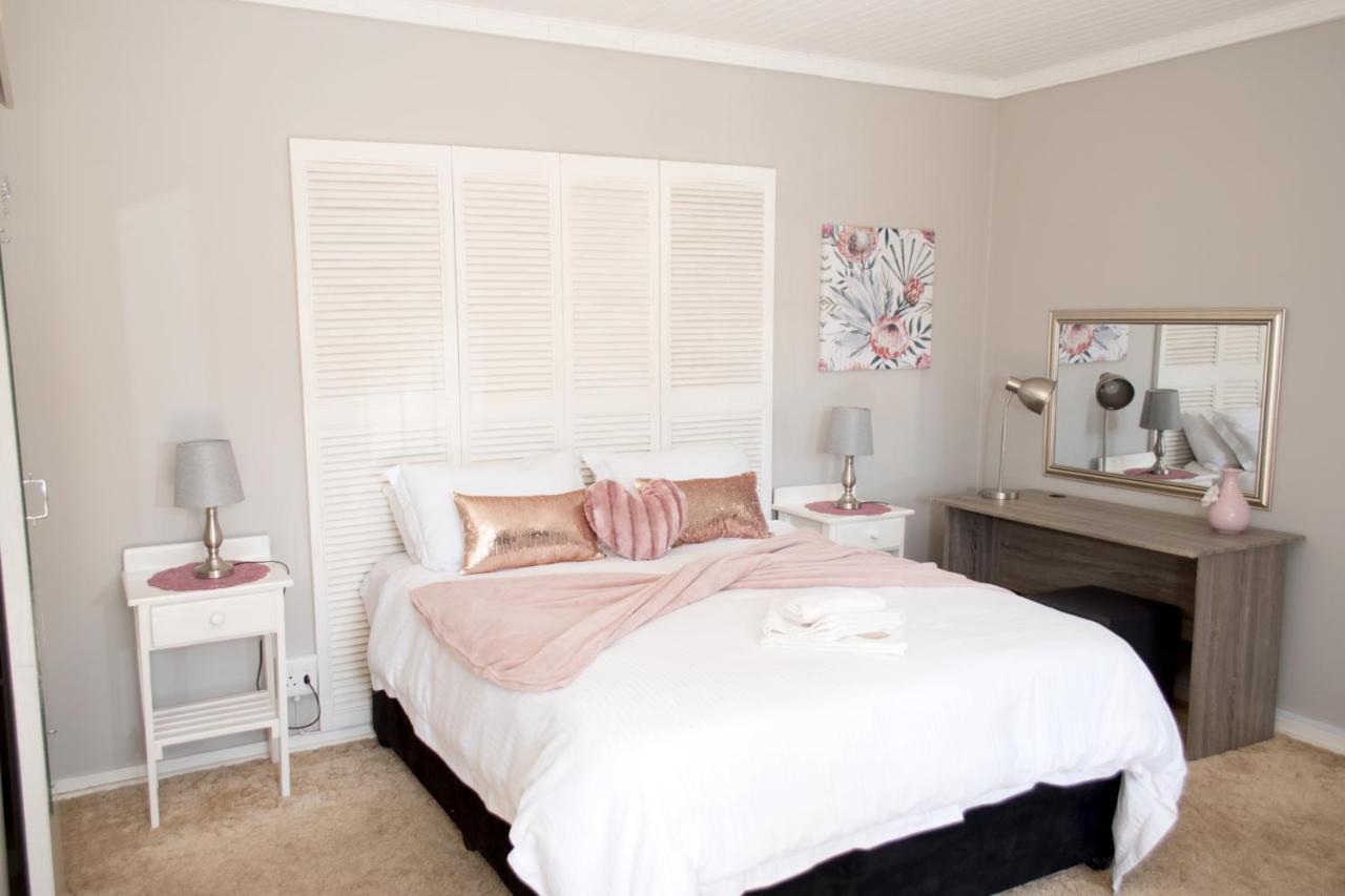 Gemstone Guest House Klerksdorp Extérieur photo