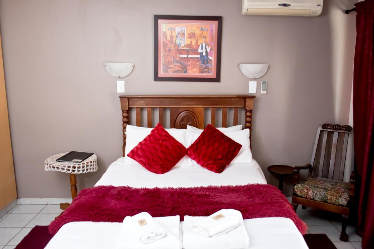 Gemstone Guest House Klerksdorp Extérieur photo