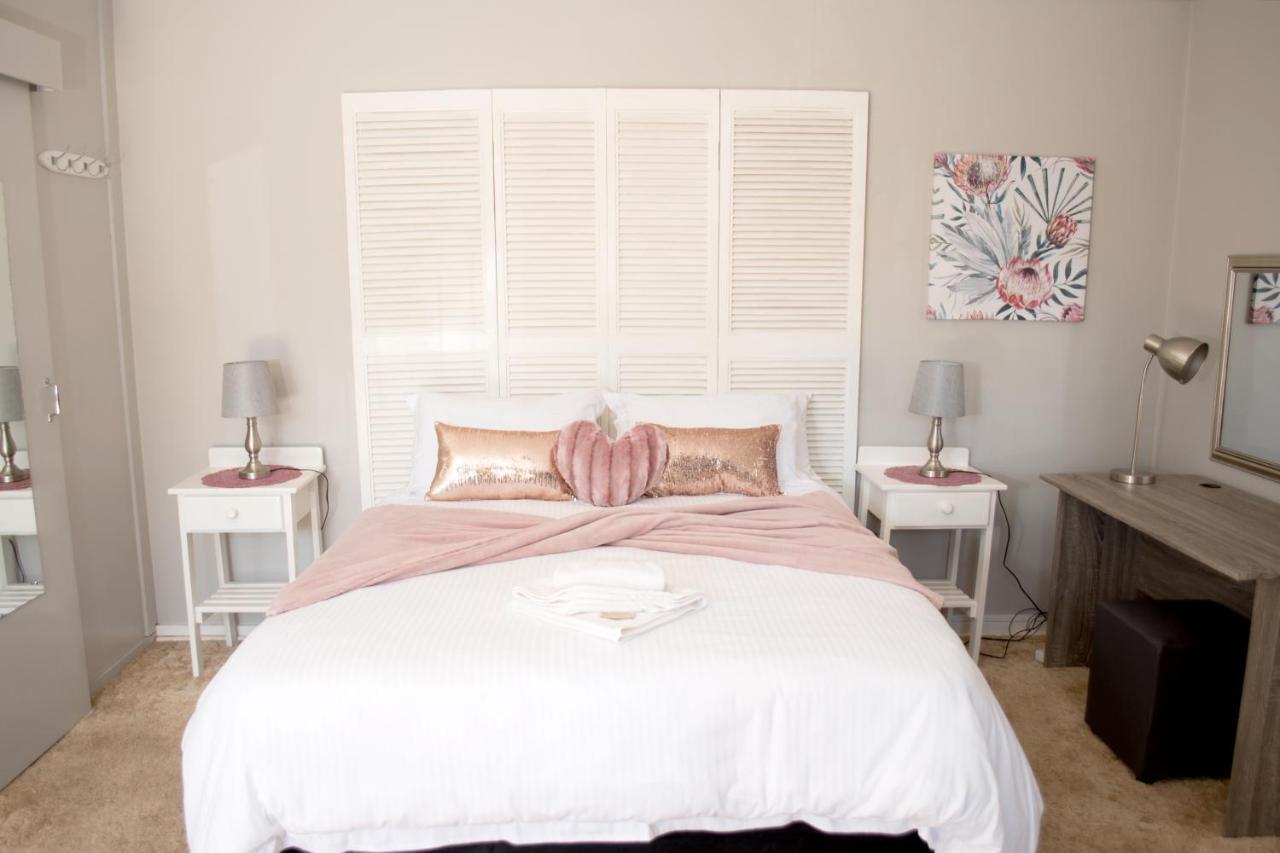 Gemstone Guest House Klerksdorp Extérieur photo